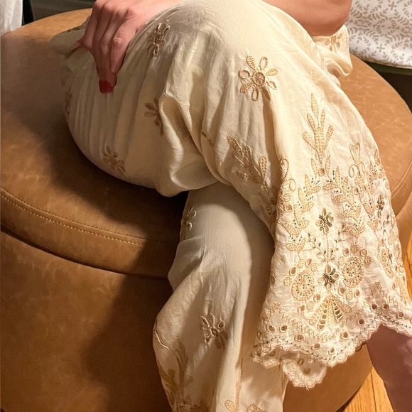 NWT ZARA VACATION EMBROIDERED PANTS SIZE M
🚨FIRM PRICE NO DISCOUNT - Picture 5 of 13